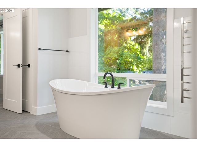 17484 BRYANT Rd, Lake Oswego, OR 97035