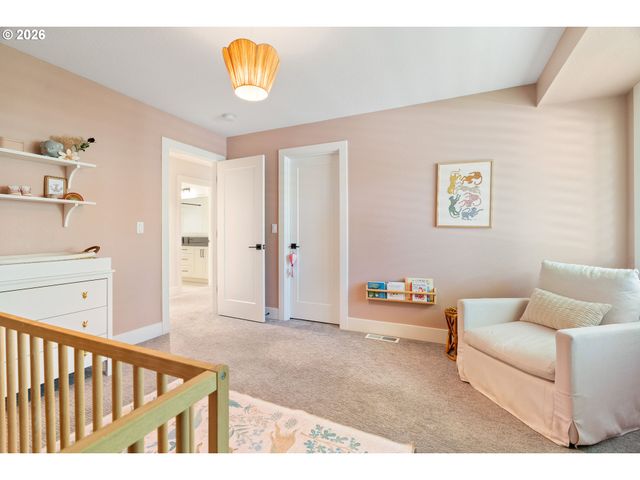 17484 BRYANT Rd, Lake Oswego, OR 97035