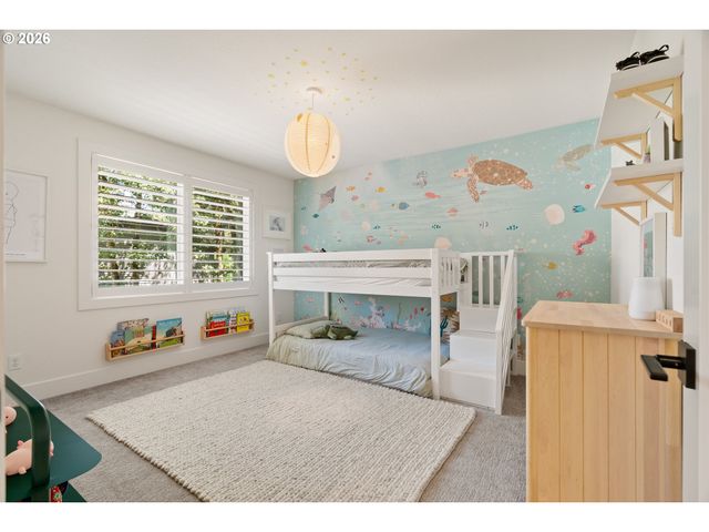 17484 BRYANT Rd, Lake Oswego, OR 97035