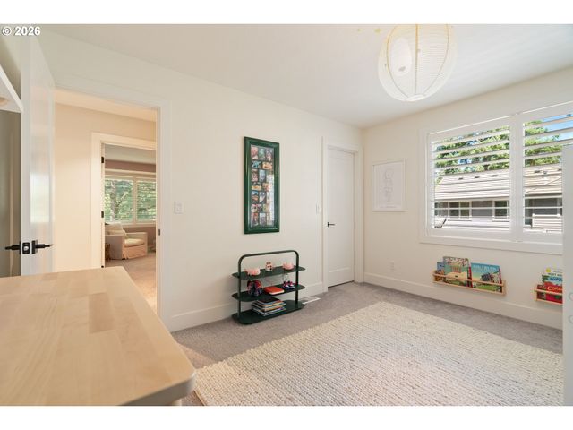 17484 BRYANT Rd, Lake Oswego, OR 97035