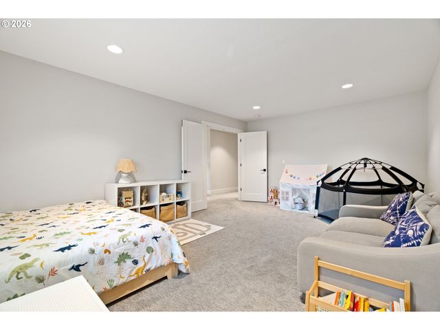 17484 BRYANT Rd, Lake Oswego, OR 97035