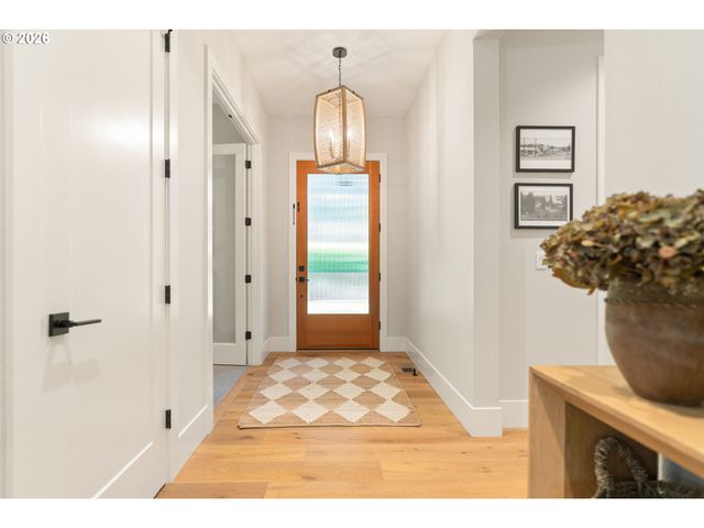 17484 BRYANT Rd, Lake Oswego, OR 97035