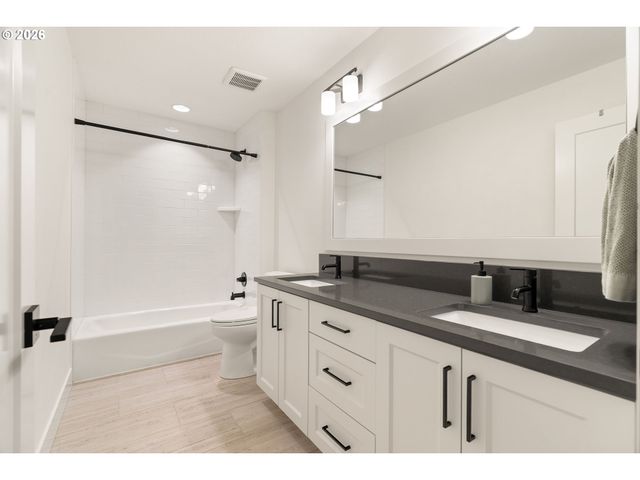 17484 BRYANT Rd, Lake Oswego, OR 97035
