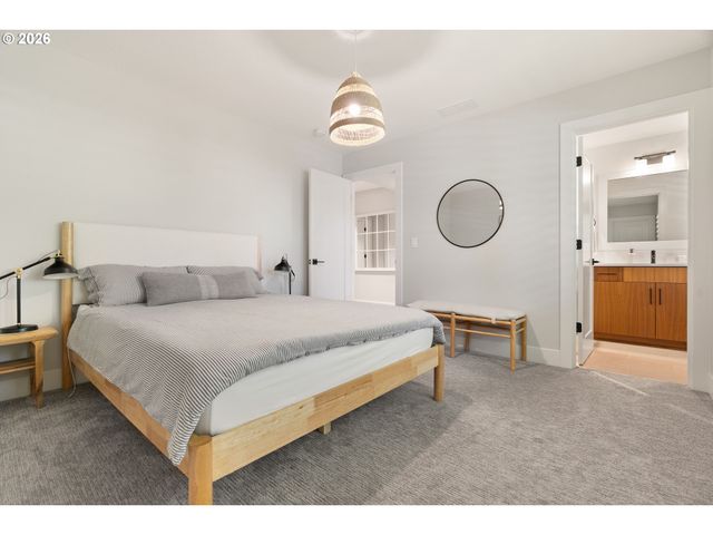 17484 BRYANT Rd, Lake Oswego, OR 97035