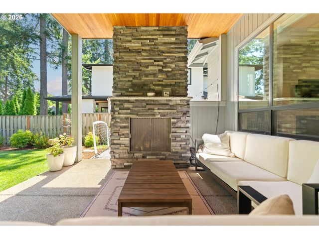 17484 BRYANT Rd, Lake Oswego, OR 97035
