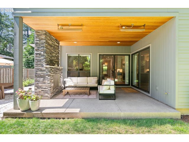 17484 BRYANT Rd, Lake Oswego, OR 97035