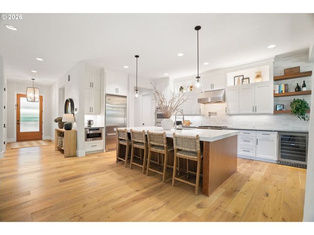 17484 BRYANT Rd, Lake Oswego, OR 97035
