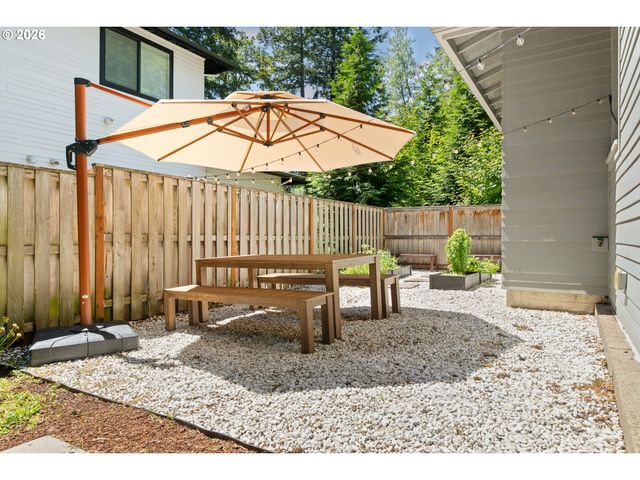 17484 BRYANT Rd, Lake Oswego, OR 97035
