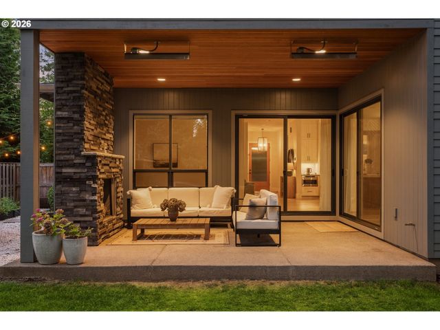 17484 BRYANT Rd, Lake Oswego, OR 97035