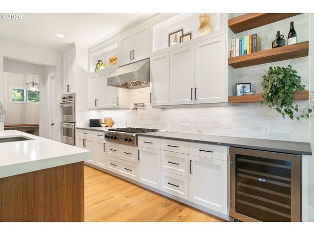 17484 BRYANT Rd, Lake Oswego, OR 97035