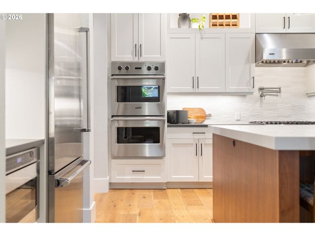 17484 BRYANT Rd, Lake Oswego, OR 97035