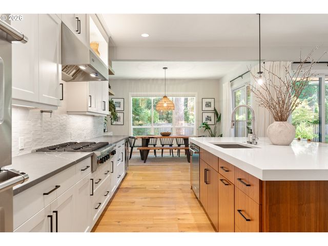 17484 BRYANT Rd, Lake Oswego, OR 97035