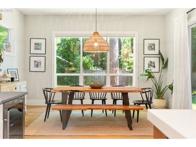 17484 BRYANT Rd, Lake Oswego, OR 97035
