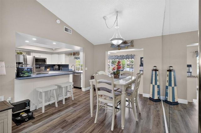 9291 NW 11th Ct, Pembroke Pines, FL 33024