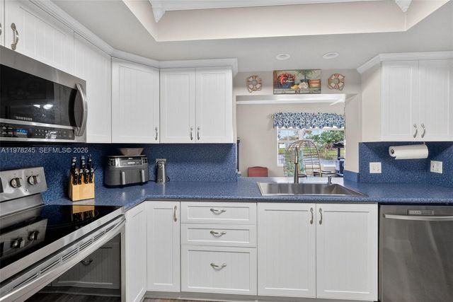 9291 NW 11th Ct, Pembroke Pines, FL 33024