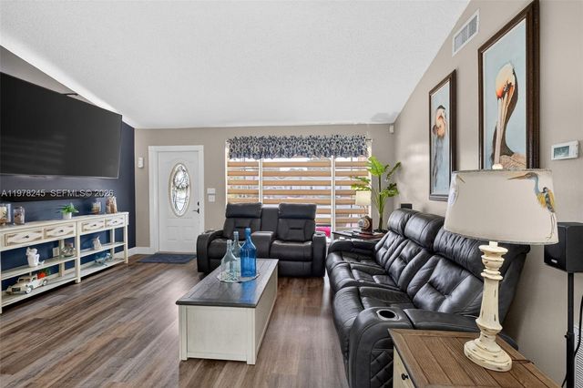 9291 NW 11th Ct, Pembroke Pines, FL 33024