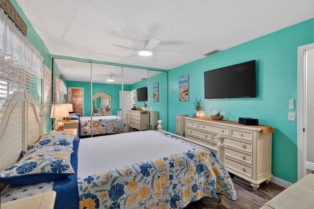 9291 NW 11th Ct, Pembroke Pines, FL 33024