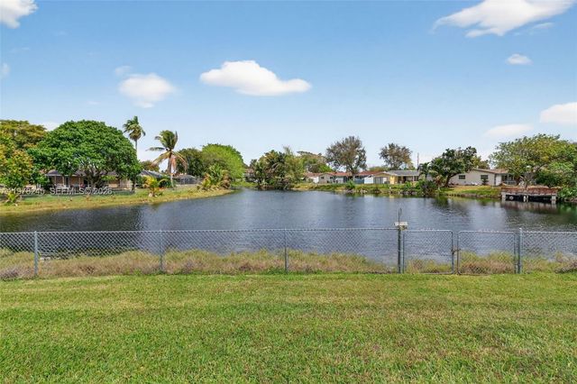9291 NW 11th Ct, Pembroke Pines, FL 33024