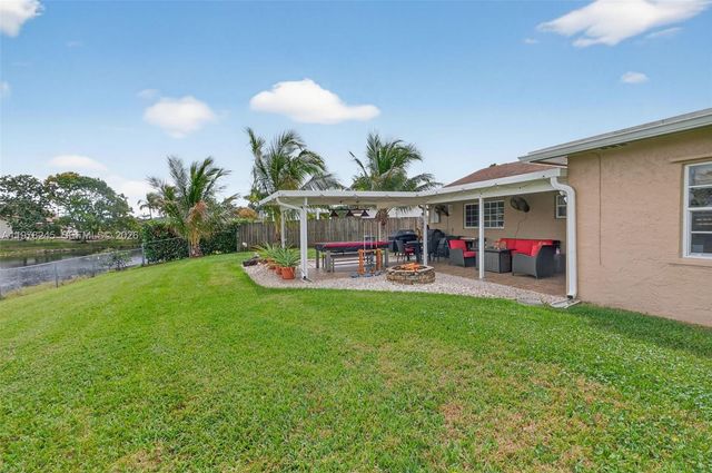 9291 NW 11th Ct, Pembroke Pines, FL 33024