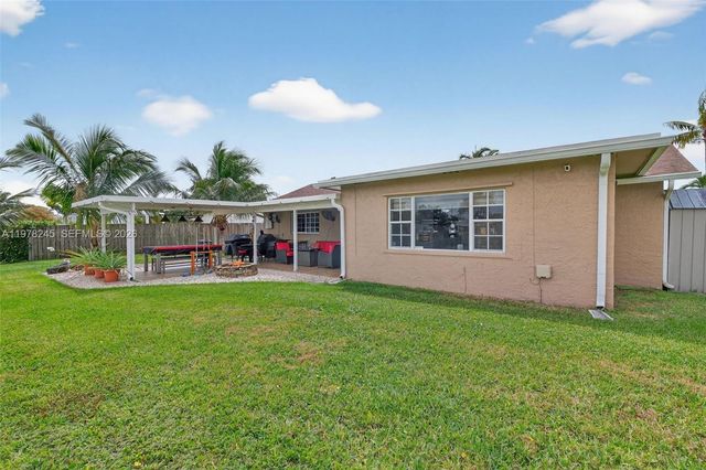9291 NW 11th Ct, Pembroke Pines, FL 33024