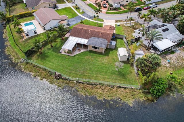 9291 NW 11th Ct, Pembroke Pines, FL 33024