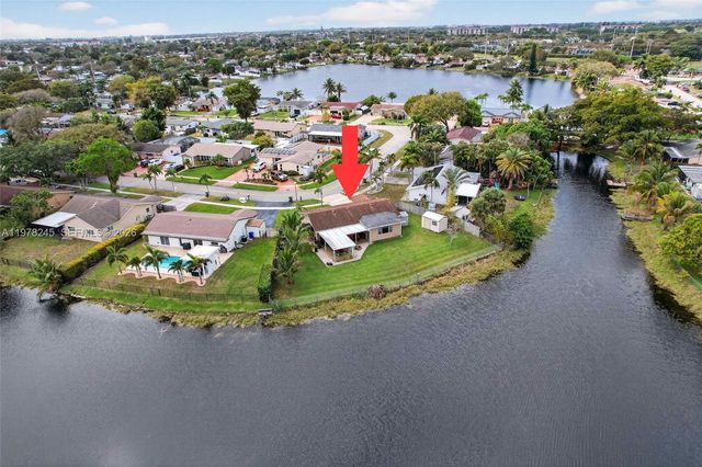 9291 NW 11th Ct, Pembroke Pines, FL 33024