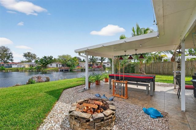 9291 NW 11th Ct, Pembroke Pines, FL 33024