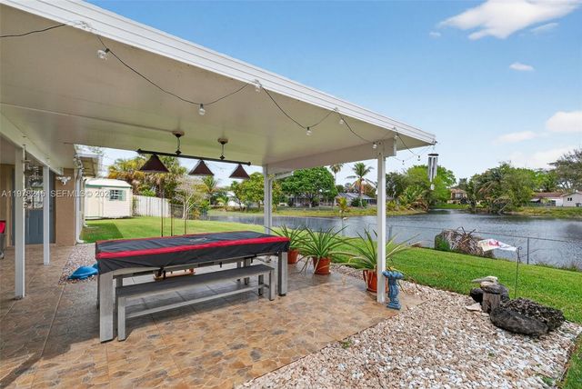 9291 NW 11th Ct, Pembroke Pines, FL 33024