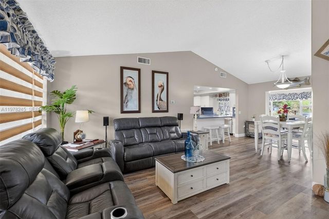 9291 NW 11th Ct, Pembroke Pines, FL 33024