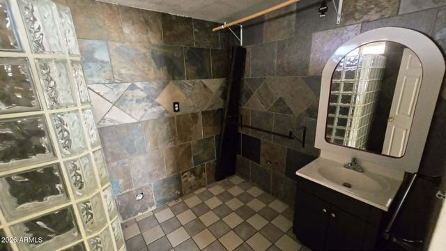8220 W MEADOWBROOK Avenue, Phoenix, AZ 85033