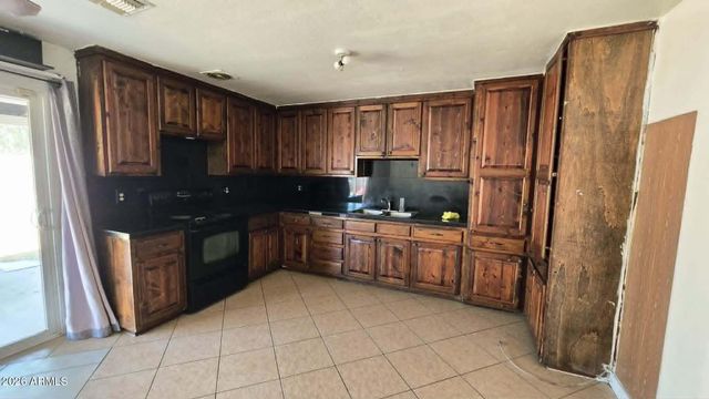 8220 W MEADOWBROOK Avenue, Phoenix, AZ 85033