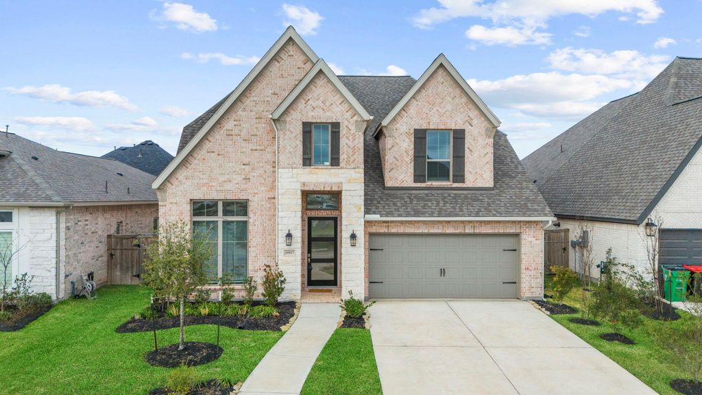 Image 1 of property listing at 10927 Maple Mist Drive, Missouri City, TX 77459