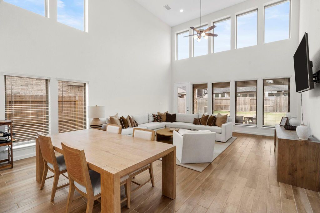 Image 13 of property listing at 10927 Maple Mist Drive, Missouri City, TX 77459