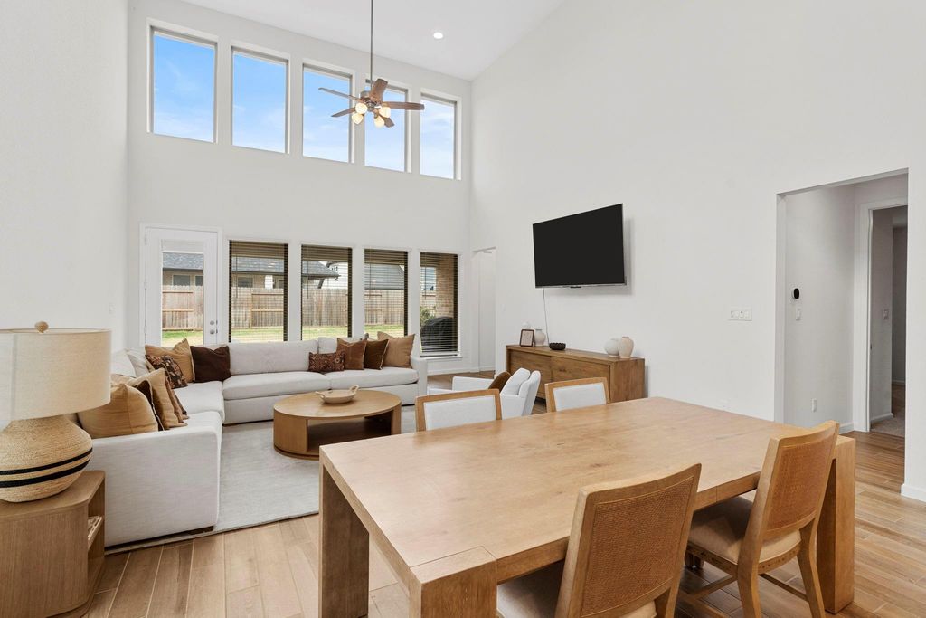 Image 14 of property listing at 10927 Maple Mist Drive, Missouri City, TX 77459