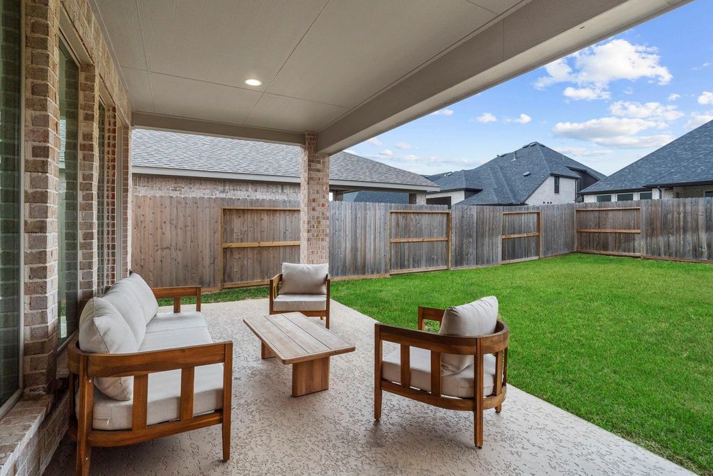 Image 40 of property listing at 10927 Maple Mist Drive, Missouri City, TX 77459