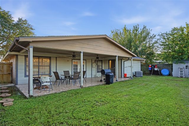 7522 Shoshone Drive, Baytown, TX 77521