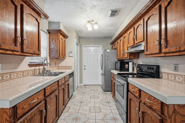 7522 Shoshone Drive, Baytown, TX 77521