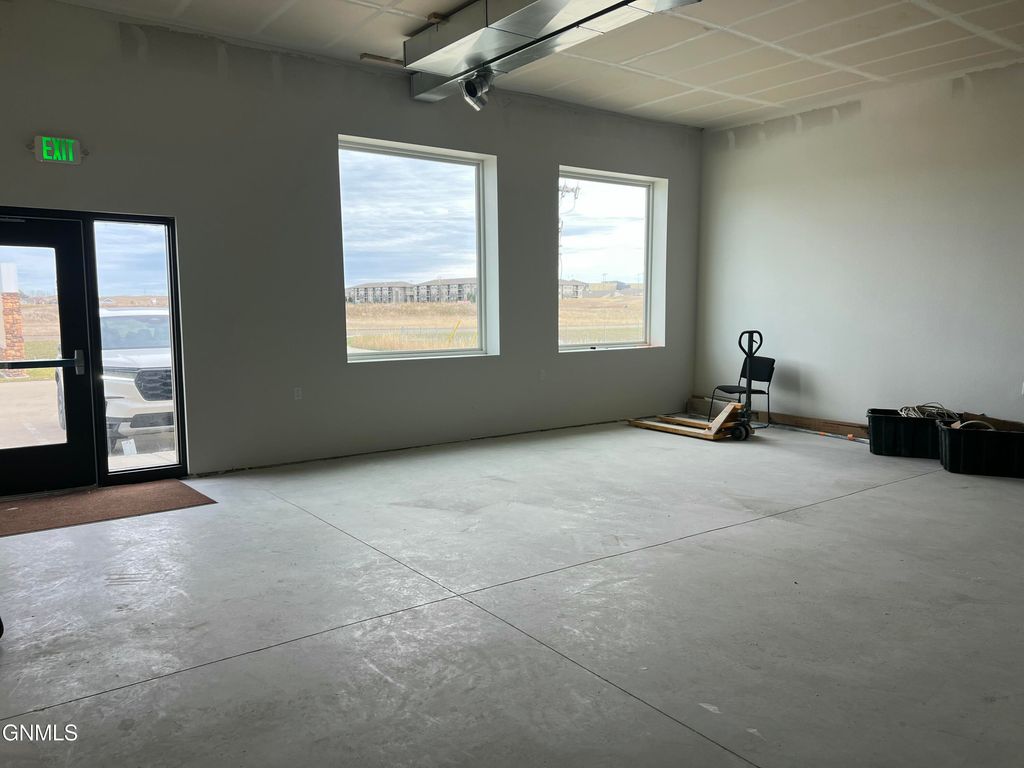 509 16th Street NE, Watford City, ND 58854 photo 2