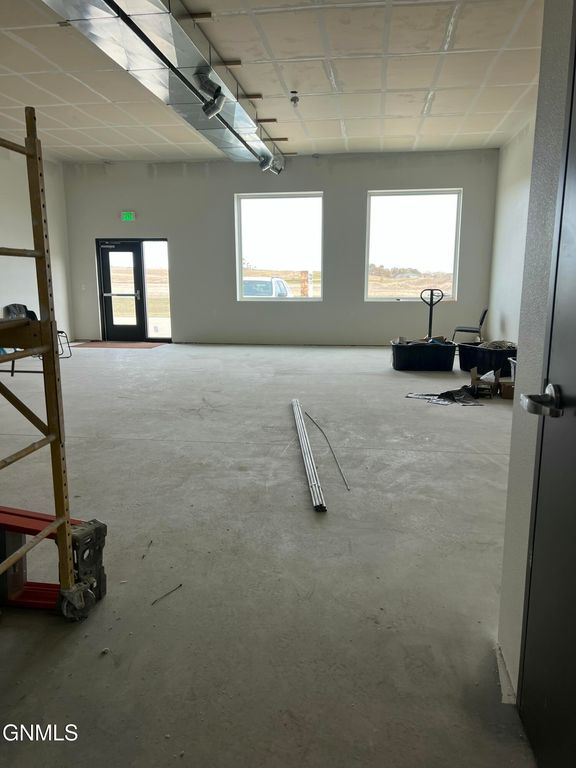 509 16th Street NE, Watford City, ND 58854 photo 4