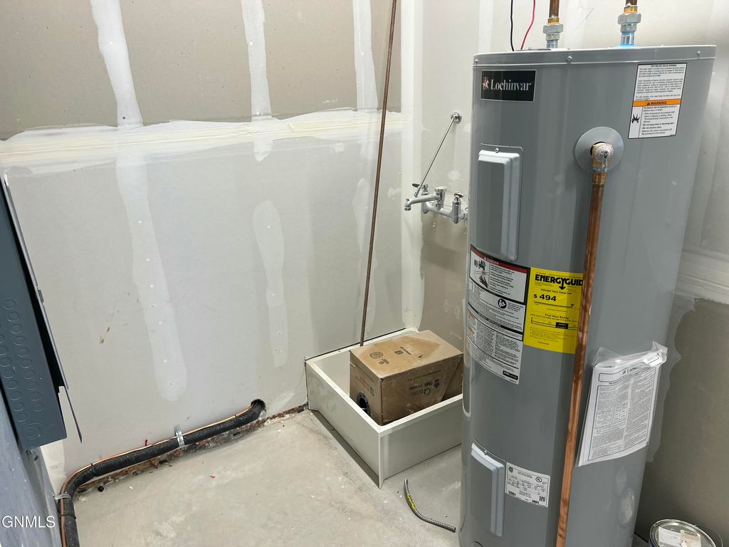 509 16th Street NE, Watford City, ND 58854 photo 8