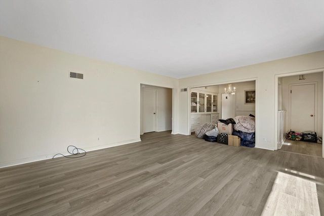 5644 N Paradise LANE, Glendale, WI 53209