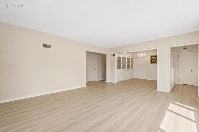 5644 N Paradise LANE, Glendale, WI 53209
