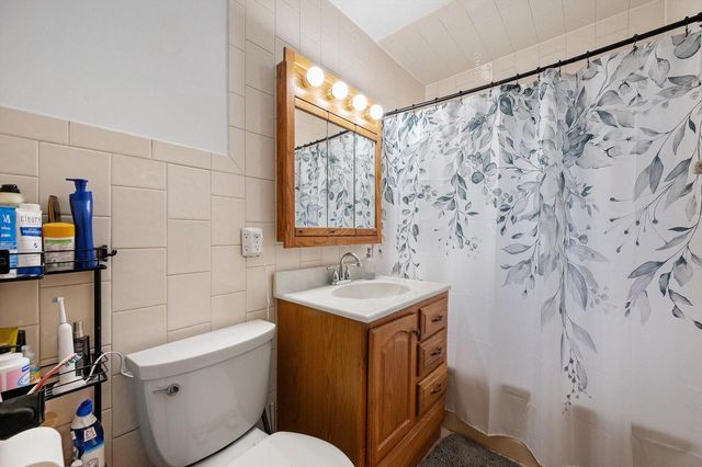 5644 N Paradise LANE, Glendale, WI 53209