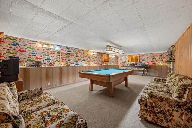 5644 N Paradise LANE, Glendale, WI 53209