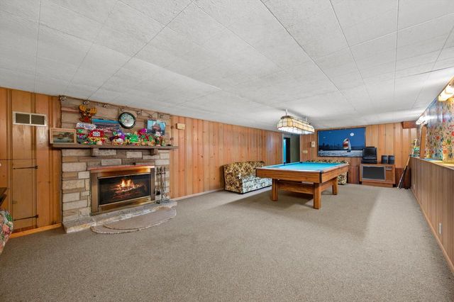 5644 N Paradise LANE, Glendale, WI 53209