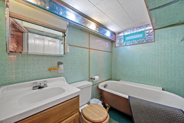 5644 N Paradise LANE, Glendale, WI 53209
