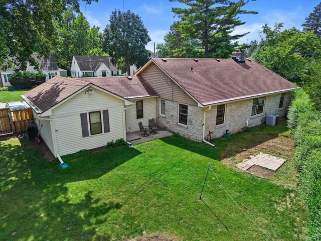5644 N Paradise LANE, Glendale, WI 53209