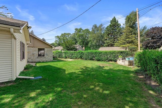 5644 N Paradise LANE, Glendale, WI 53209