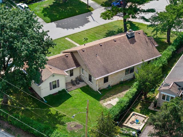 5644 N Paradise LANE, Glendale, WI 53209