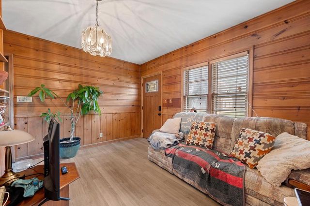 5644 N Paradise LANE, Glendale, WI 53209